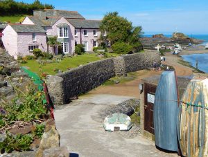 Surf Haven Bed & Breakfast is within a short walk of shops, pubs and restaurants in Bude
